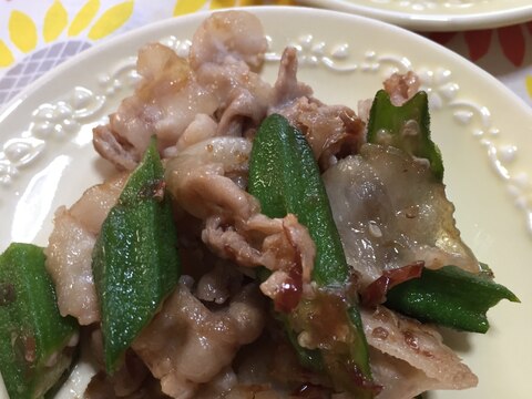 豚バラ肉とオクラの麺つゆ炒め